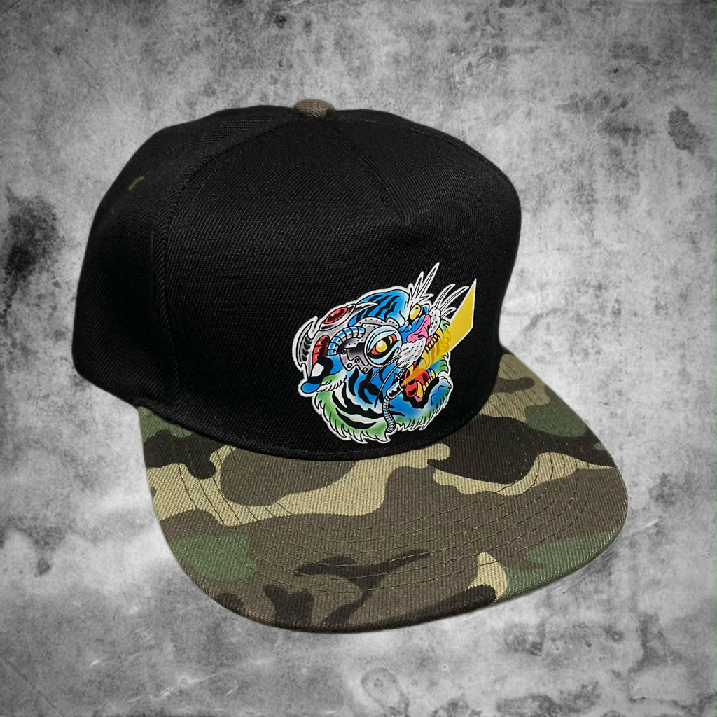Gorra Jockey CYBORG TIGER - Negro visera camuflada